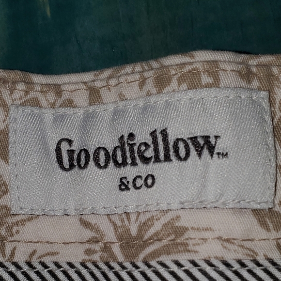 Pineapple pattern shorts - Picture 4 of 7